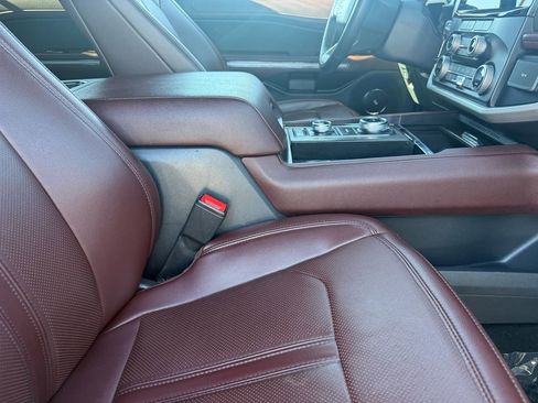 Used 2024 Ford Expedition Limited image 29