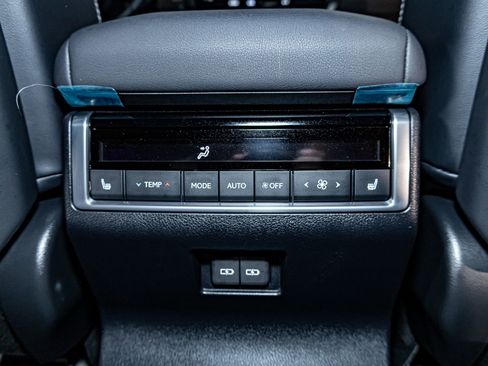 Used 2025 Lexus GX 550 image 30