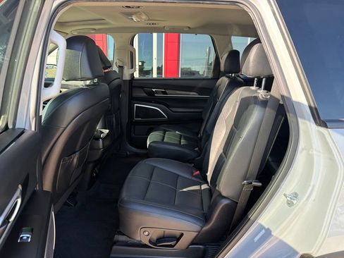 Used 2022 Kia Telluride EX w/ EX Premium Package AWD/4WD image 16