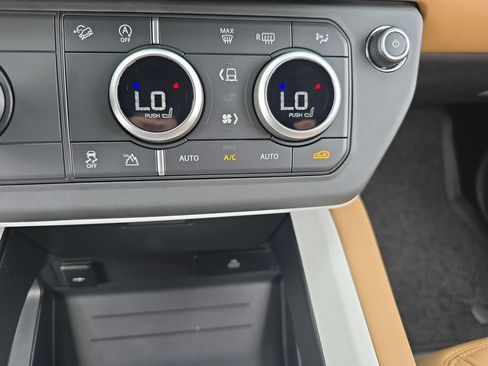 New 2026 Land Rover Defender 110 X-Dynamic SE AWD/4WD image 24