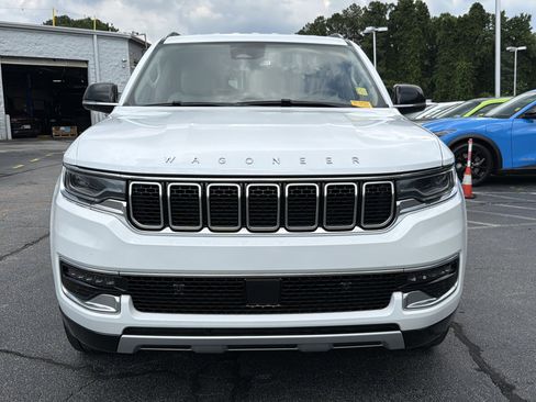 Used 2024 Jeep Wagoneer L Series II w/ Flexible Seating Group RWD image 4