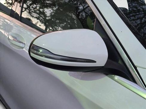 Used 2018 Mercedes-Benz C 300 4MATIC Sedan image 4