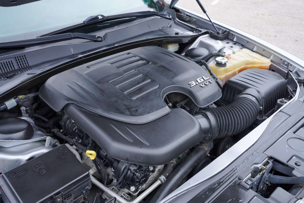 Used 2014 Chrysler 300 C AWD/4WD image 39