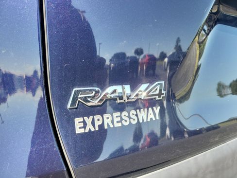 Used 2019 Toyota RAV4 XLE w/ Convenience Package AWD/4WD image 8