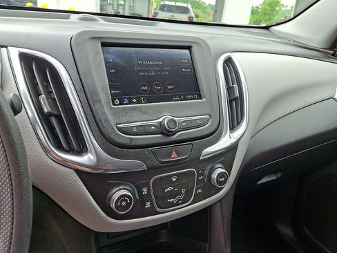 Certified 2020 Chevrolet Equinox LS w/ LS Convenience Package FWD image 14
