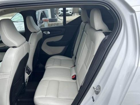 Used 2024 Volvo XC40 B5 Plus w/ Protection Package Premier AWD/4WD image 10