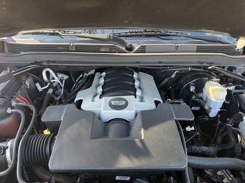 Used 2020 Cadillac Escalade Luxury w/ Escalade Sport Edition image 30