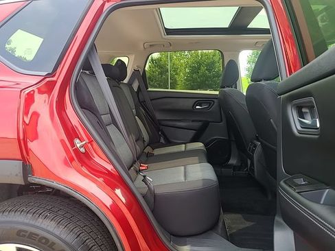 Used 2025 Nissan Rogue SV AWD/4WD image 30
