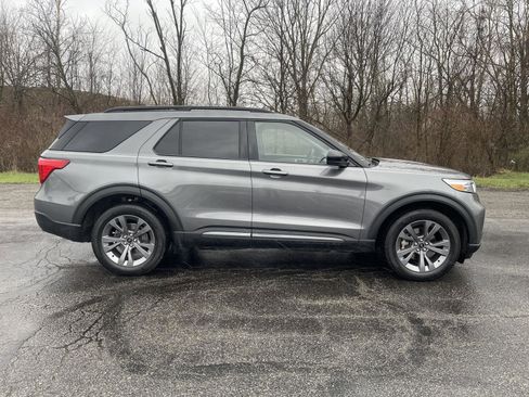 Used 2023 Ford Explorer XLT w/ Equipment Group 202A image 3