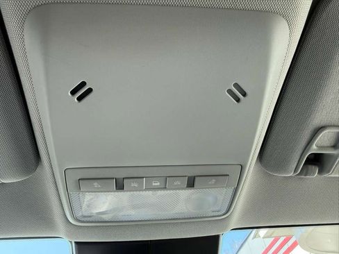 Used 2019 Chevrolet Trax LT w/ LT Convenience Package image 32