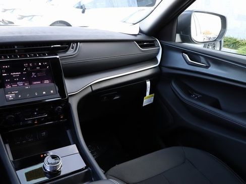 New 2025 Jeep Grand Cherokee L Laredo image 25