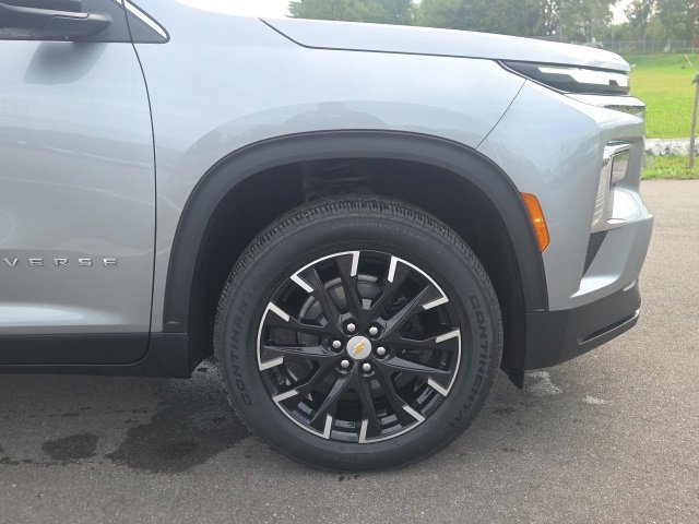Used 2025 Chevrolet Traverse LT w/ Sun and Wheel Package FWD image 4