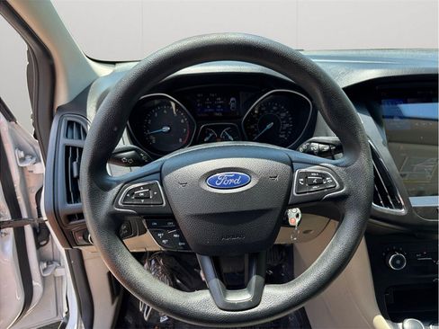 Used 2017 Ford Focus SE FWD image 18
