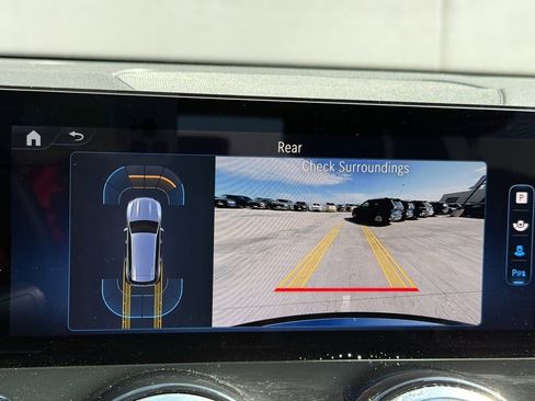 Used 2024 Mercedes-Benz GLB 250 image 9