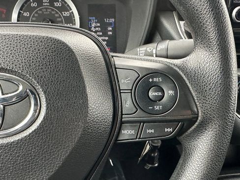 Used 2022 Toyota Corolla LE image 26