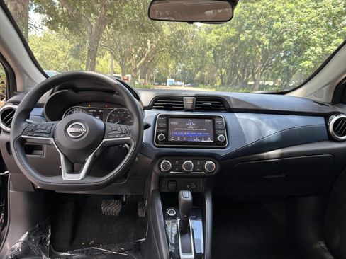 Used 2025 Nissan Versa SV FWD image 31