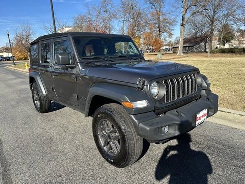 Used 2024 Jeep Wrangler Sport S image 21