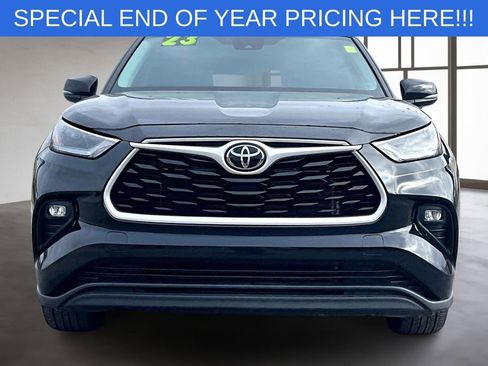 Used 2023 Toyota Highlander L image 2
