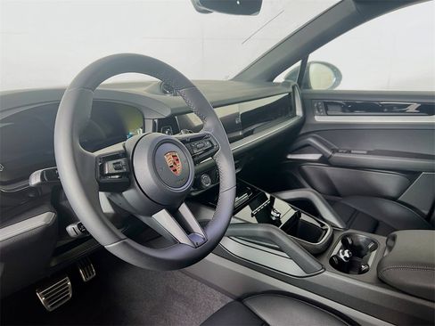 New 2026 Porsche Cayenne S image 4