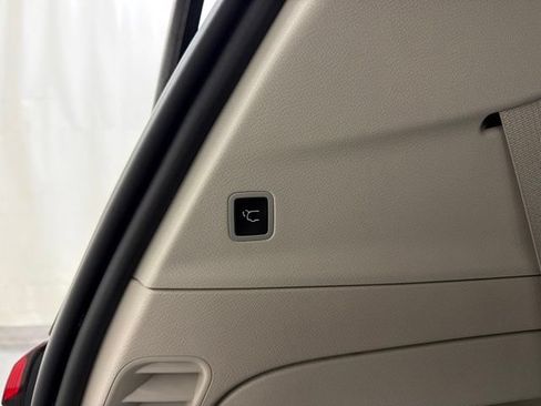 Used 2022 Chrysler Pacifica Touring-L FWD image 32