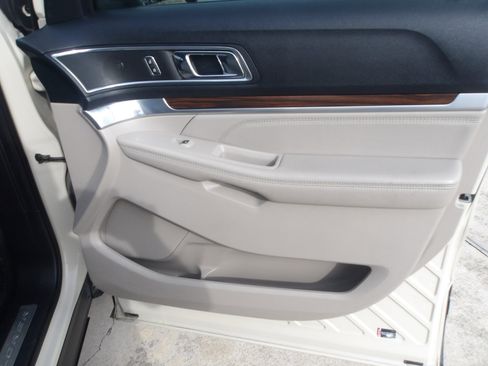 Used 2018 Ford Explorer Limited w/ Equipment Group 301A image 9