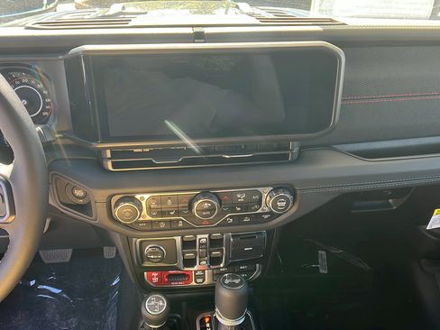 New 2025 Jeep Wrangler Unlimited Rubicon image 28