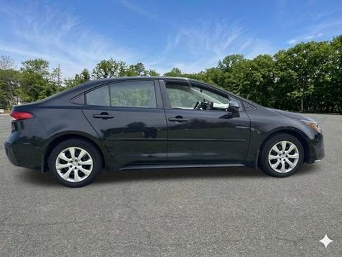 Used 2022 Toyota Corolla LE FWD image 5