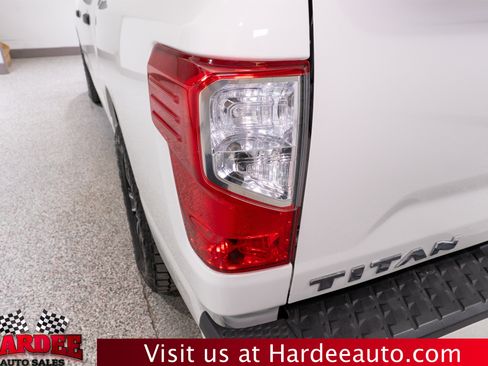 Used 2022 Nissan Titan SV RWD image 9