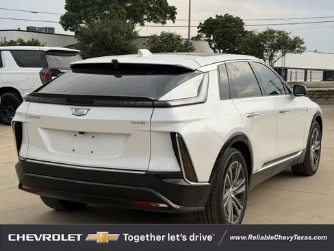 Used 2024 Cadillac Lyriq Luxury w/ LPO, Floor Liner Package RWD image 4