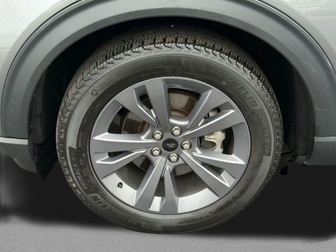 Used 2023 Ford Explorer XLT w/ Equipment Group 202A AWD/4WD image 11