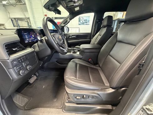 Used 2025 Chevrolet Tahoe LT AWD/4WD image 16