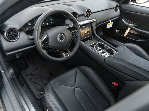 New 2025 Karma Revero Luxury RWD image 2