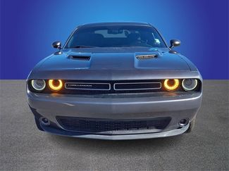 Used 2015 Dodge Challenger SXT video 2