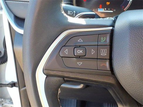 Used 2024 Jeep Grand Cherokee L Laredo image 16