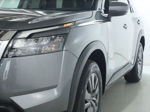 Used 2025 Nissan Pathfinder SV FWD image 5