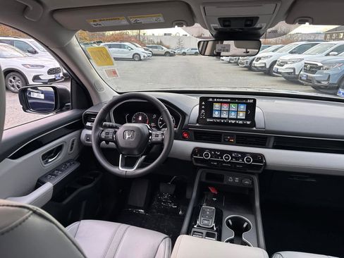 New 2025 Honda Pilot Touring image 35