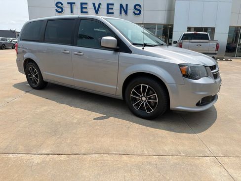 Used 2018 Dodge Grand Caravan GT FWD image 2