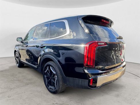 Used 2025 Kia Telluride S image 2