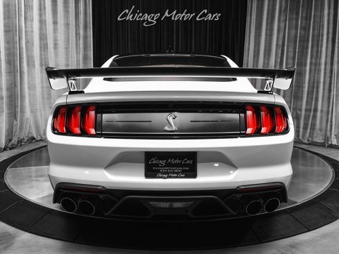 Used 2022 Ford Mustang Shelby GT500 w/ Carbon Fiber Track Pack RWD image 4