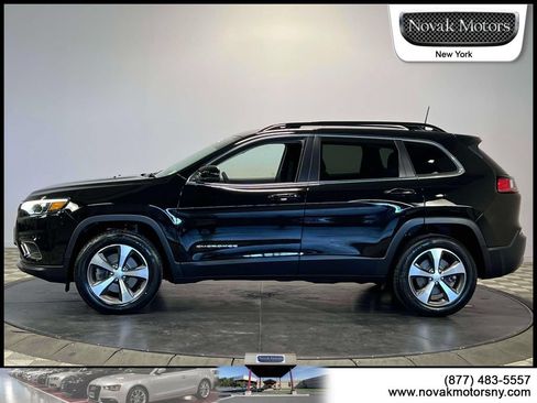 Used 2022 Jeep Cherokee Limited w/ Mopar Interior Package AWD/4WD image 5