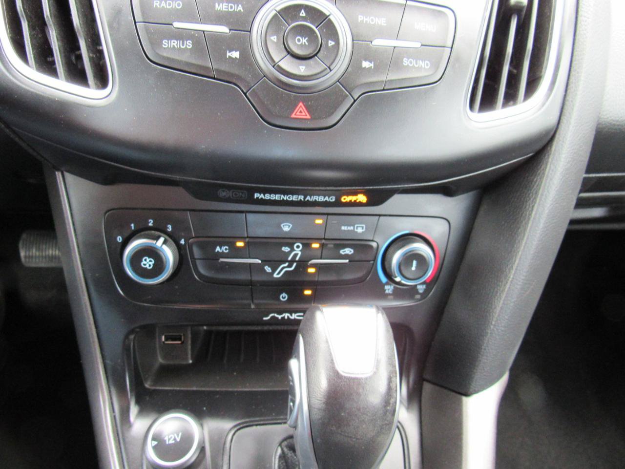 Used 2015 Ford Focus SE w/ Equipment Group 201A FWD image 24