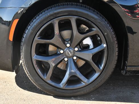 Used 2022 Chrysler 300 Touring w/ Sport Appearance Package image 12