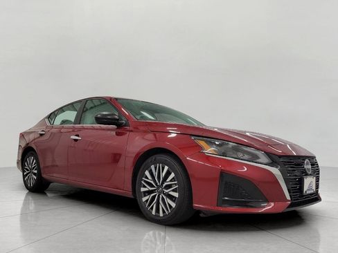 Used 2025 Nissan Altima 2.5 SV FWD image 29