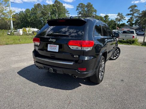 Used 2017 Jeep Grand Cherokee Overland w/ Jeep Active Safety Group AWD/4WD image 37