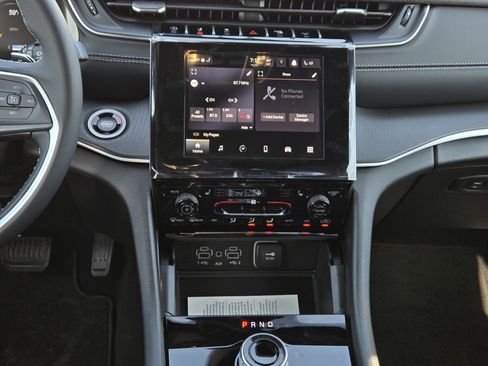 New 2025 Jeep Grand Cherokee L Altitude image 20