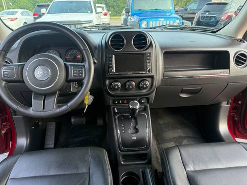Used 2017 Jeep Patriot High Altitude AWD/4WD image 12