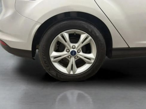 Used 2014 Ford Focus SE w/ SE Winter Package FWD image 25