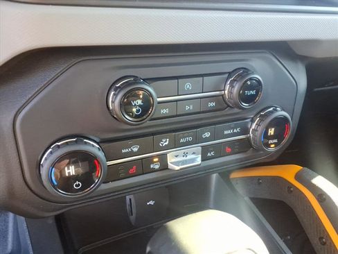 Used 2023 Ford Bronco Badlands image 17