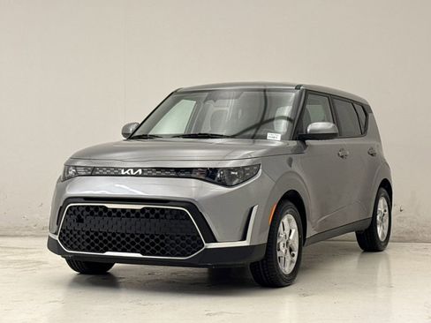 Used 2024 Kia Soul LX w/ Option Group 015 FWD image 2