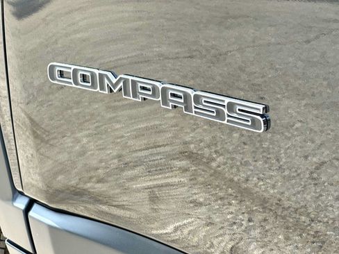 Used 2022 Jeep Compass Latitude FWD image 15